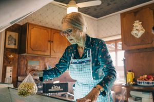 METTI LA NONNA IN FREEZER | METS MAMIE AU CONGÉLO