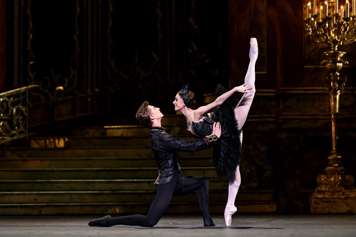 Le Lac des Cygnes | BALLET DU ROH 