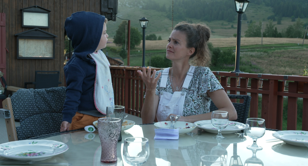 Documentaire, surdité, oralité, elle entend pas la moto