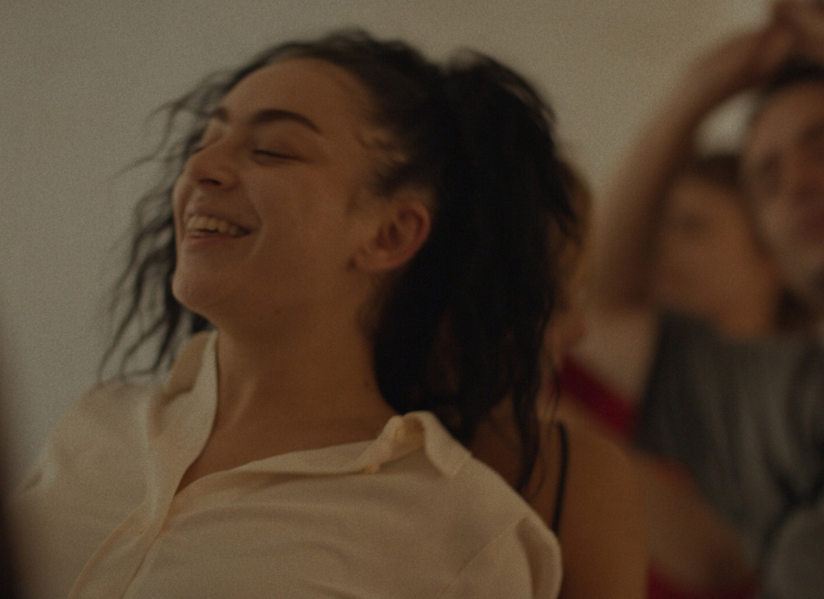 UNE SOIRÉE AVEC CHARLI XCX (AVANT-PREMIÈRES EXCEPTIONNLLES): Projection en avant-première d'ALONE TOGETHER + entracte (bar, playlist et jeu concours) + Projection d'ERUPTION + After à la Nuit pour une B-Rave Party