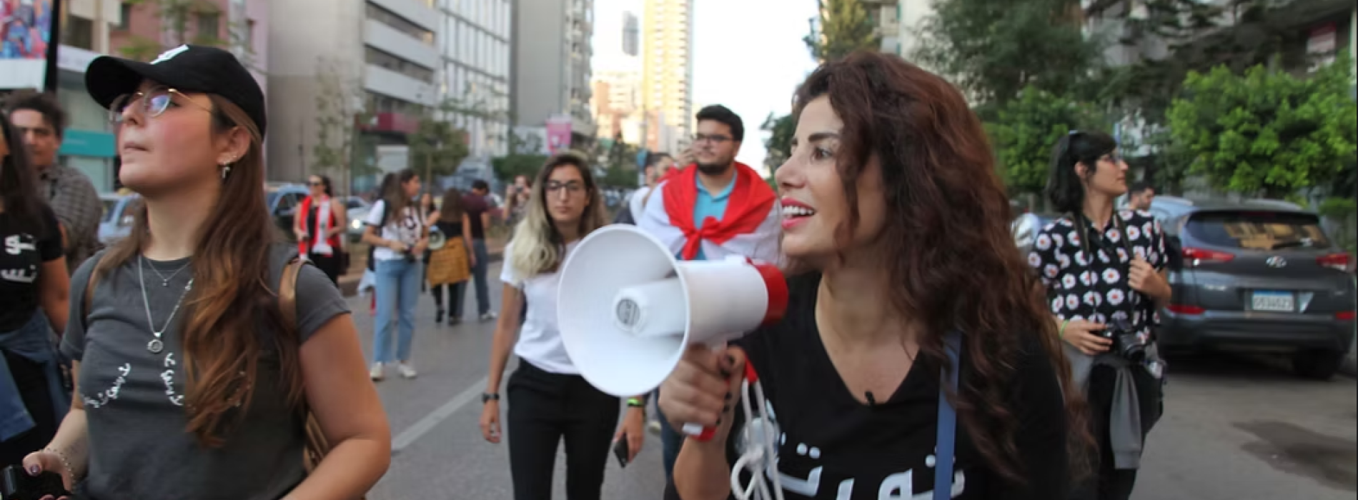 Photo du film Journal Intime du Liban, Femme, Mégaphone, Manifestation, Beyrouth