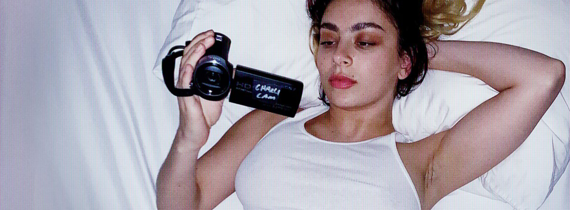 UNE SOIRÉE AVEC CHARLI XCX : Projection d'ALONE TOGETHER + entracte (bar, playlist et jeu concours) + Projection de THE BLING RING + After à la Nuit pour une B-Rave Party