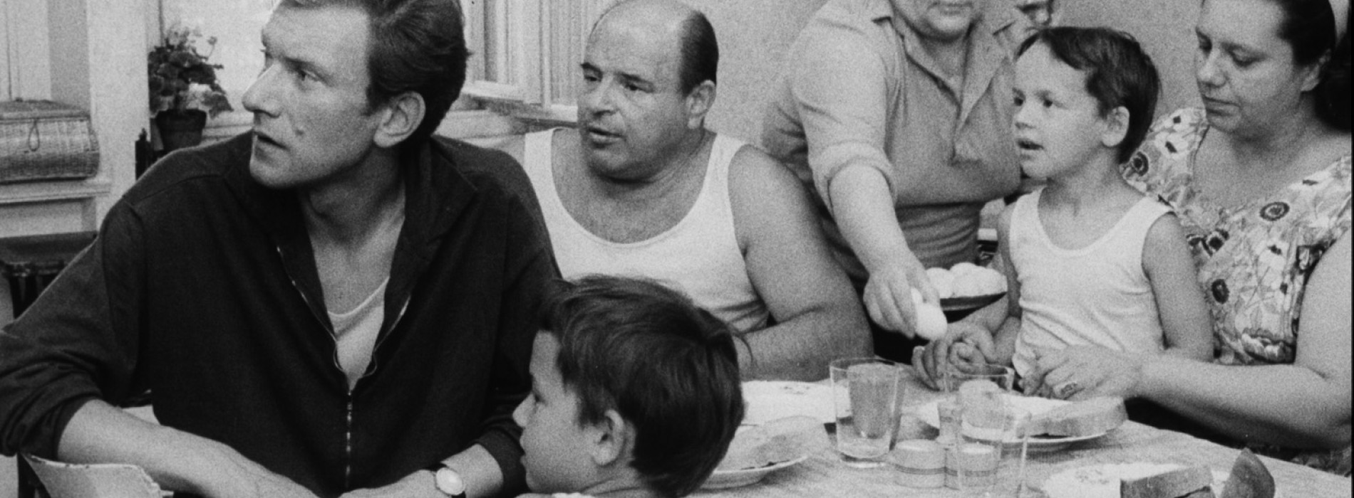 AVANT-PREMIÈRE - RESSORTIE - Le ciné-club de la revue L'Histoire : LA FAMILLE HOMOLKA de Jaroslav Papoušek, suivie d'une discussion avec Antoine de Baecque de la revue L'Histoire et Mathieu Lericq