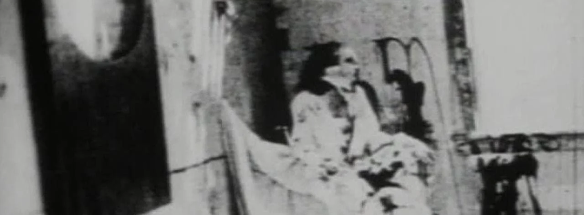 TOUJOURS PLUS... GORE - FAIRE PEAU NEUVE : BEGOTTEN d'Elias Merhige en 16mm, précédé du court-métrage MÊME LA LUNE SAIGNERA de Rémy Barbe et Stef Meyer, en leur présence