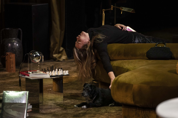 LA NUIT de Antonioni, présenté par la metteuse en scène Lorraine de Sagazan, en partenariat avec le Théâtre du Vieux-Colombier